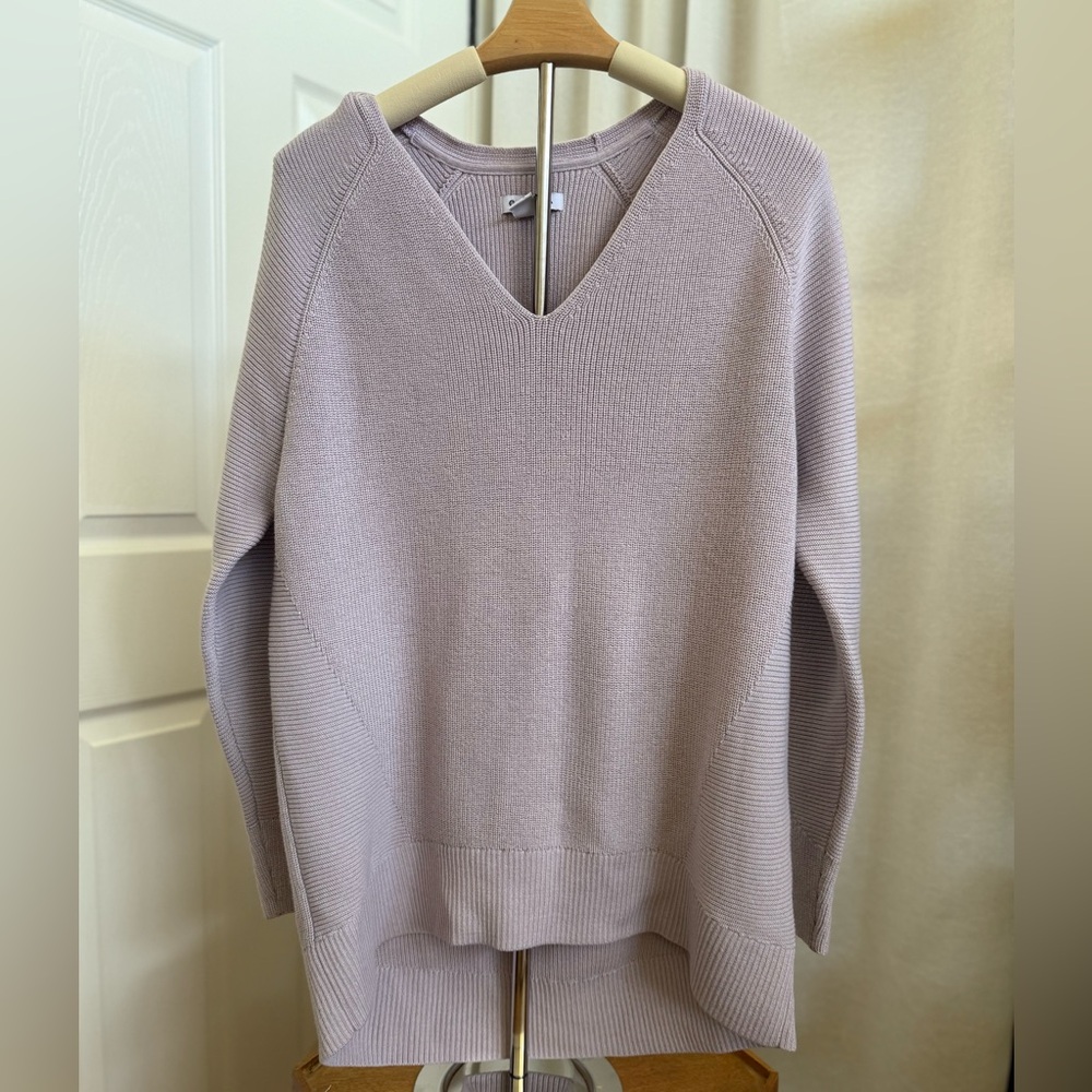Athleta HANOVER V-Neck Sweater sz M Wool Blend Lavender Purple Soft Comfy
